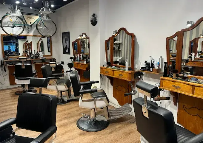 Frente de Barbería Alvaro Roman