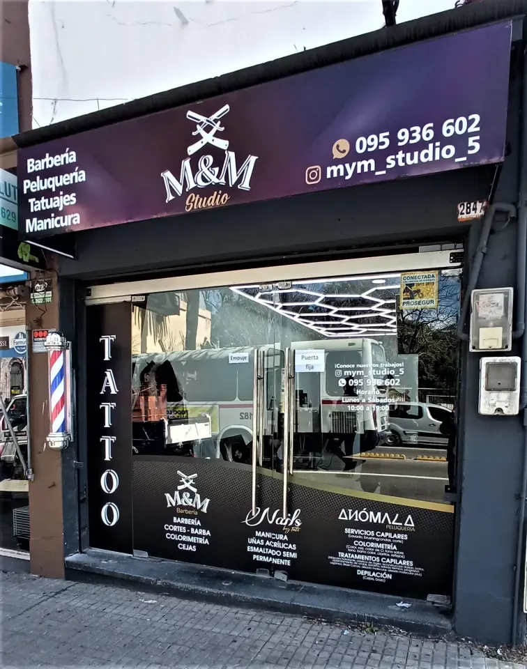 Frente de M y M Studio Barber