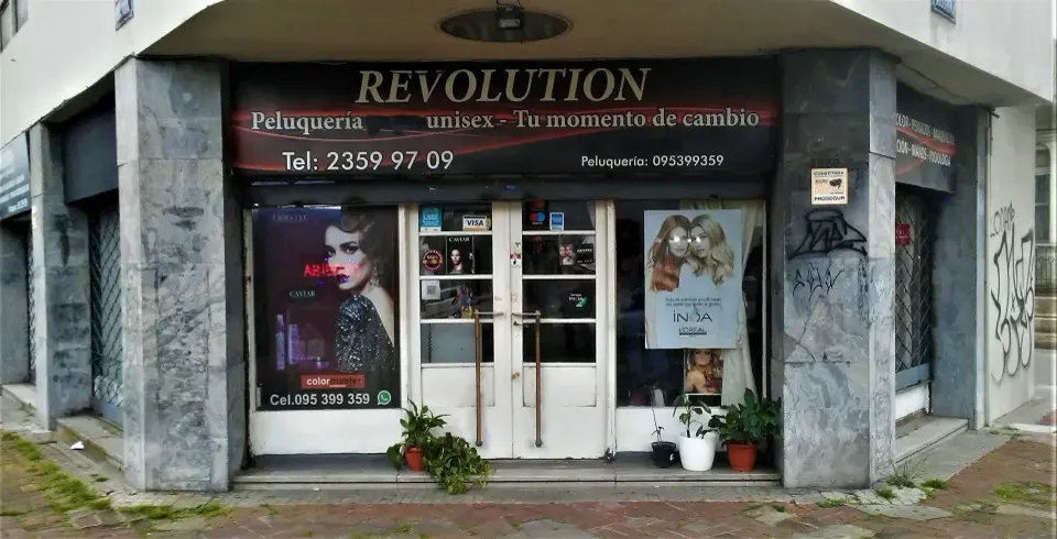 Frente de Peluquería Revolution
