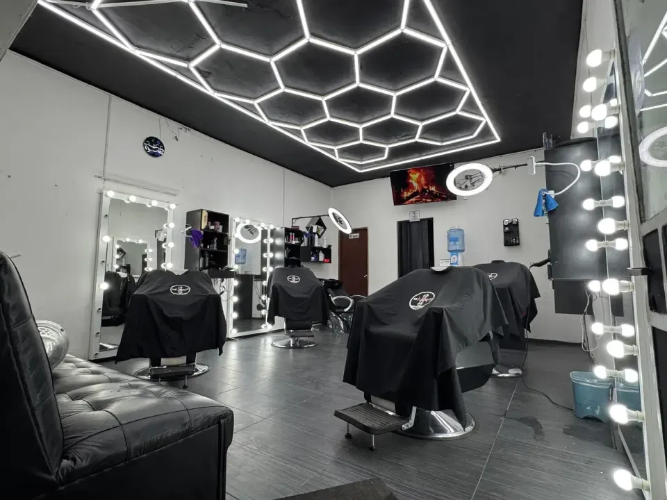 Foto 2 de University barber studio